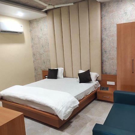 Shri Laxmi Inn Orai Eksteriør billede