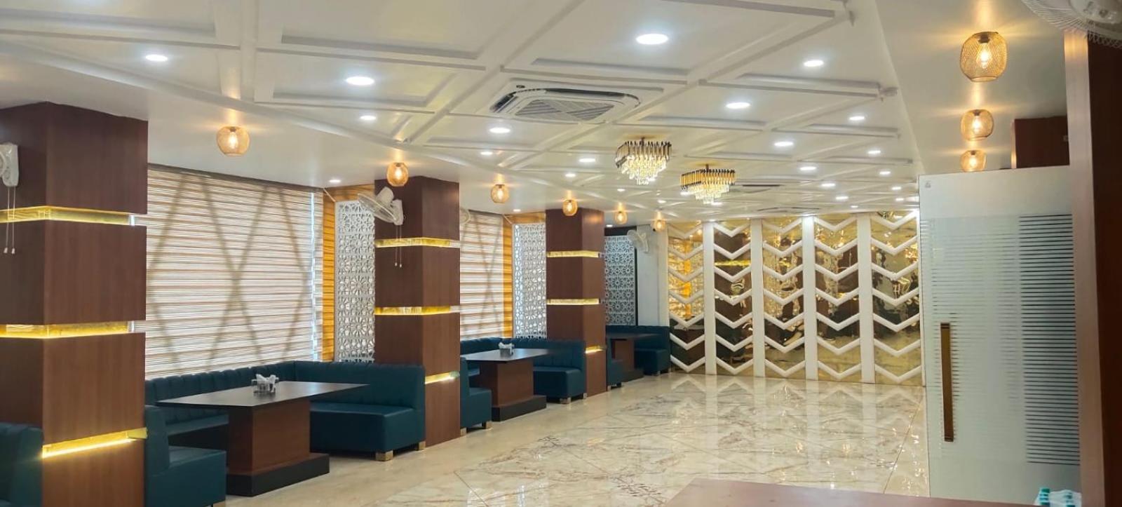Shri Laxmi Inn Orai Eksteriør billede